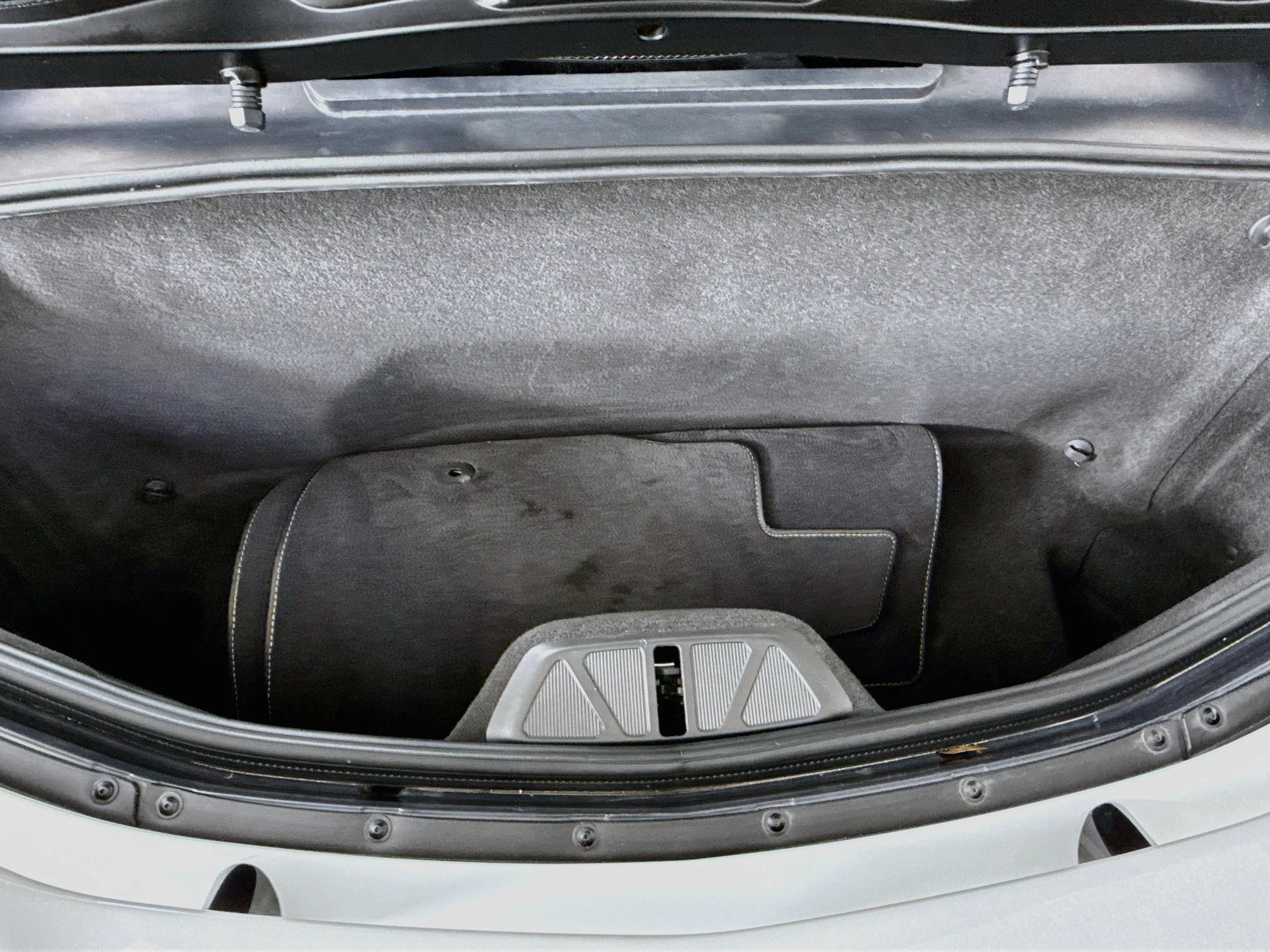 Used 2026 Arctic White Chevrolet 2LT image 26