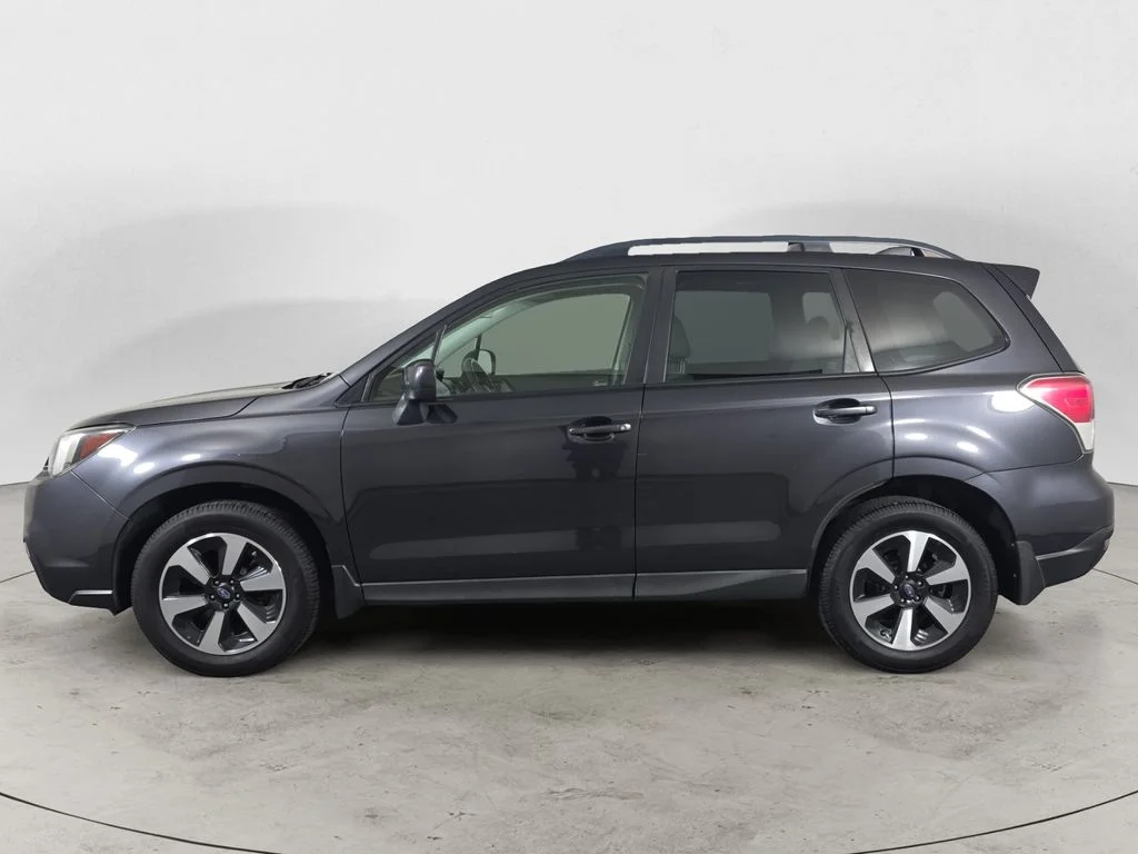 Used 2018 Dark Gray Metallic Subaru 2.5i Premium image 2