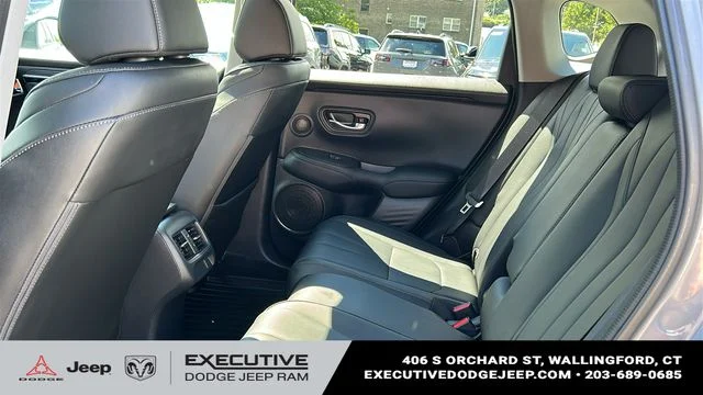 Used 2025  Acura Base image 24