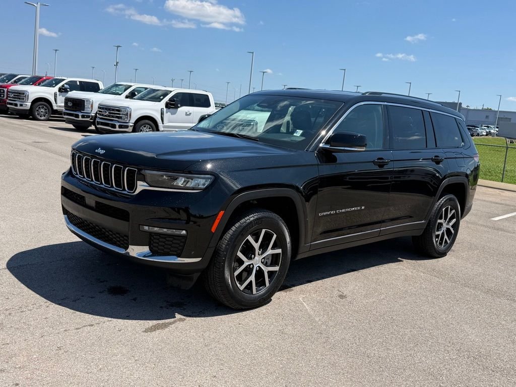 Used 2023 Black Jeep Limited image 23