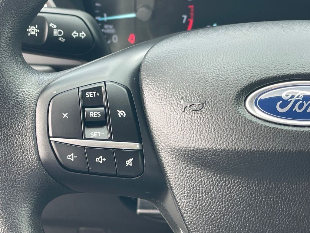Used 2020 Oxford White Ford SE image 17