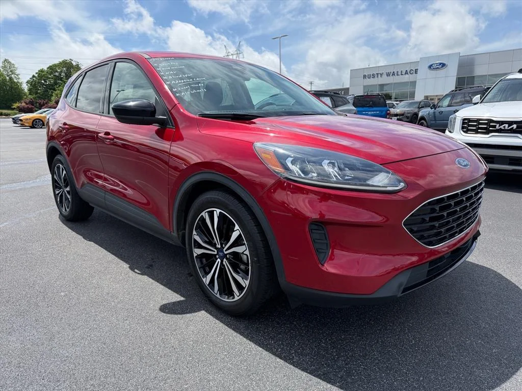 Used 2022 Ford Escape SE with VIN 1FMCU0G60NUB15916 for sale in Dandridge, TN