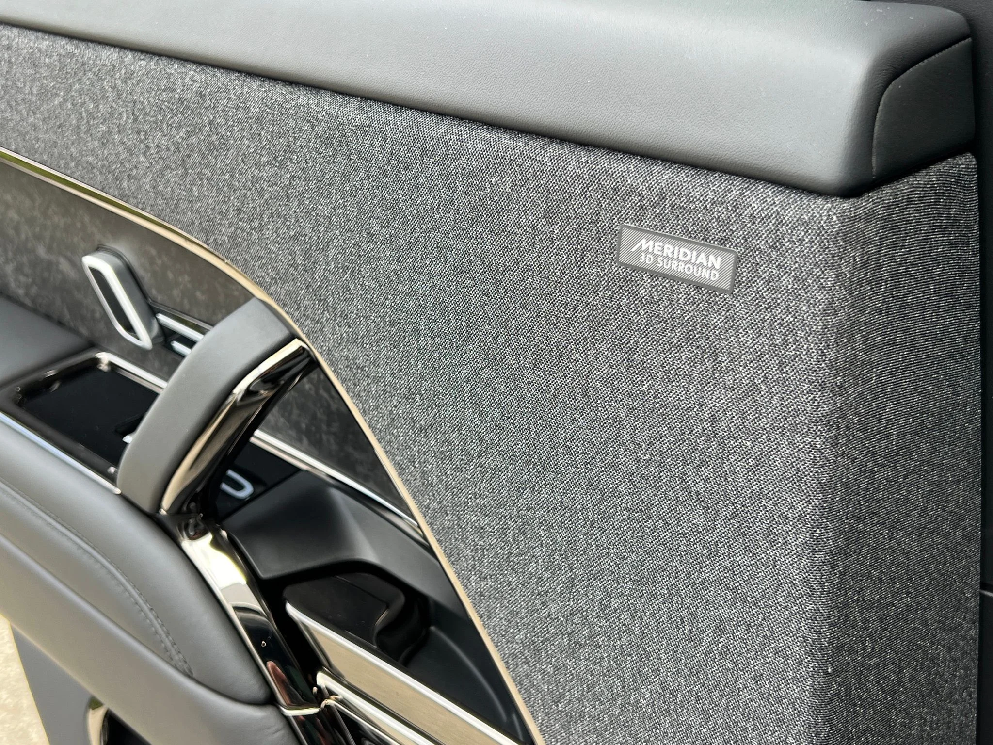 Used 2025 Gray Land Rover Autobiography image 27
