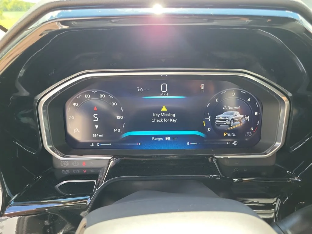 New 2026 Summit White Chevrolet LT (2FL) image 9