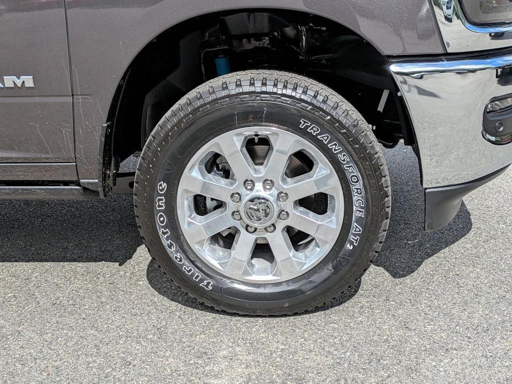 New 2026 Granite Crystal Metallic Clear-Coat Exterior Paint RAM Laramie image 13