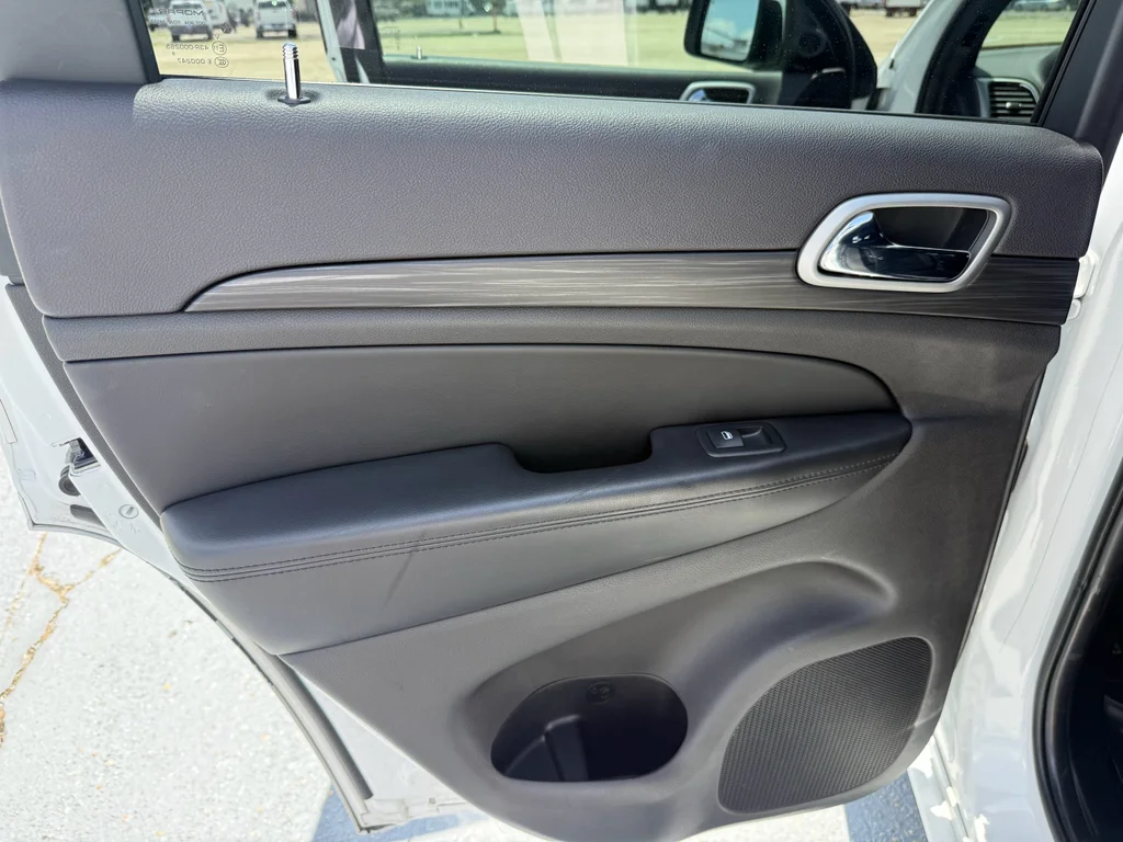 2019 Jeep Grand Cherokee Altitude - Photo 17