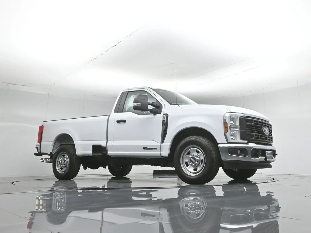 New 2026 Oxford White Ford XL image 3