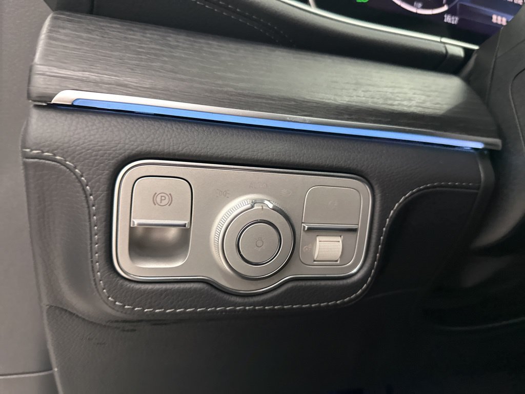 Certified Used 2026 White Mercedes-Benz GLE 450 image 20