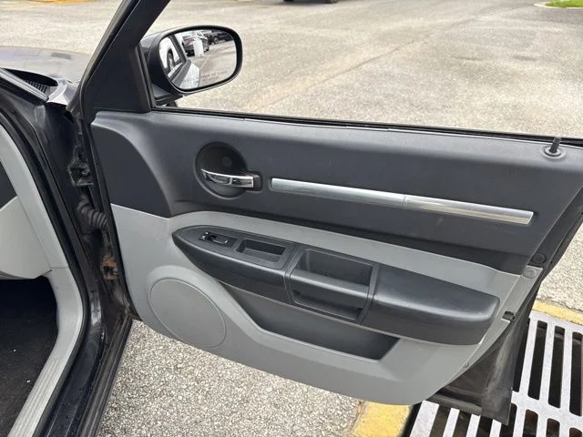 Used 2010 Black Dodge SXT image 15