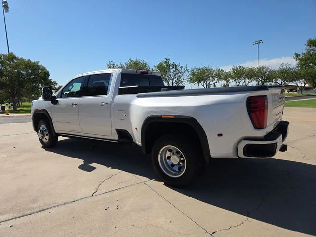 Used 2025 White GMC Denali image 5