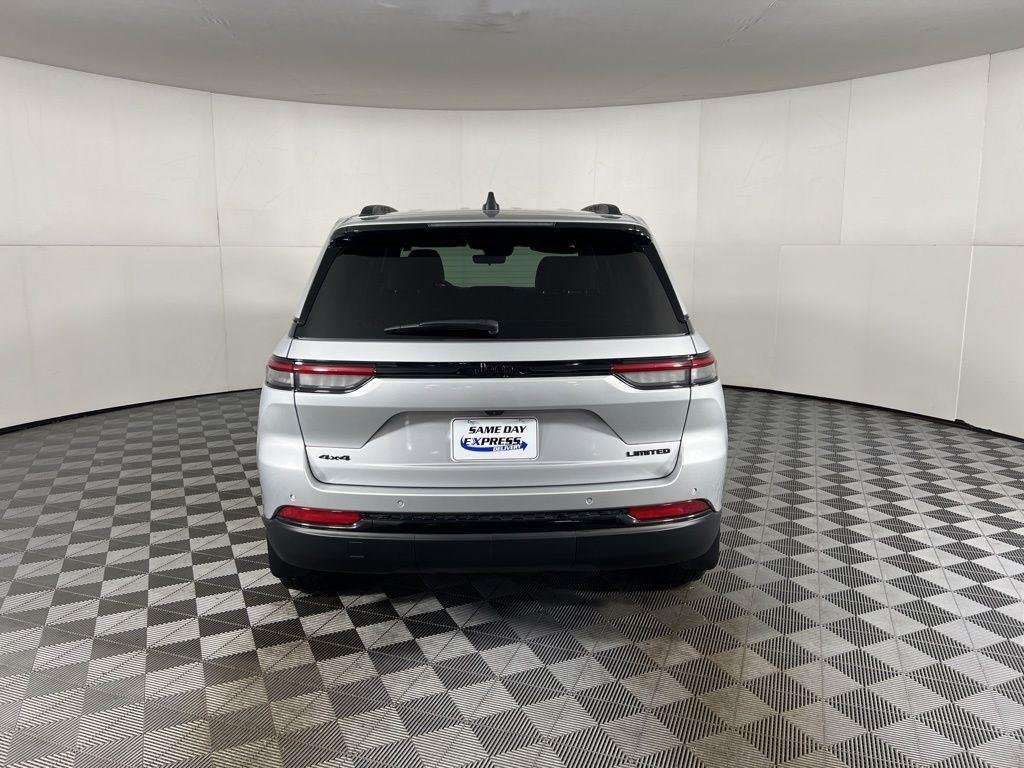 Used 2025 Silver Zynith Jeep Limited image 6