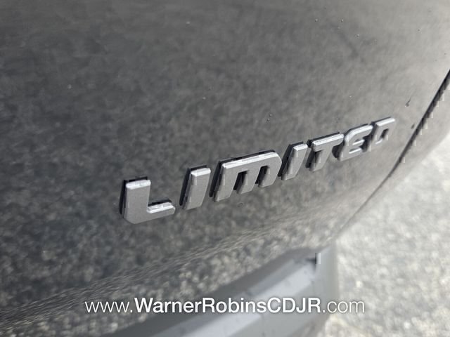New 2026 Diamond Black Crystal Pearl-Coat Exterior Paint Jeep Limited image 12