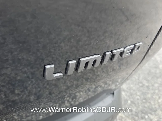 New 2026 Diamond Black Crystal Pearl-Coat Exterior Paint Jeep Limited image 12