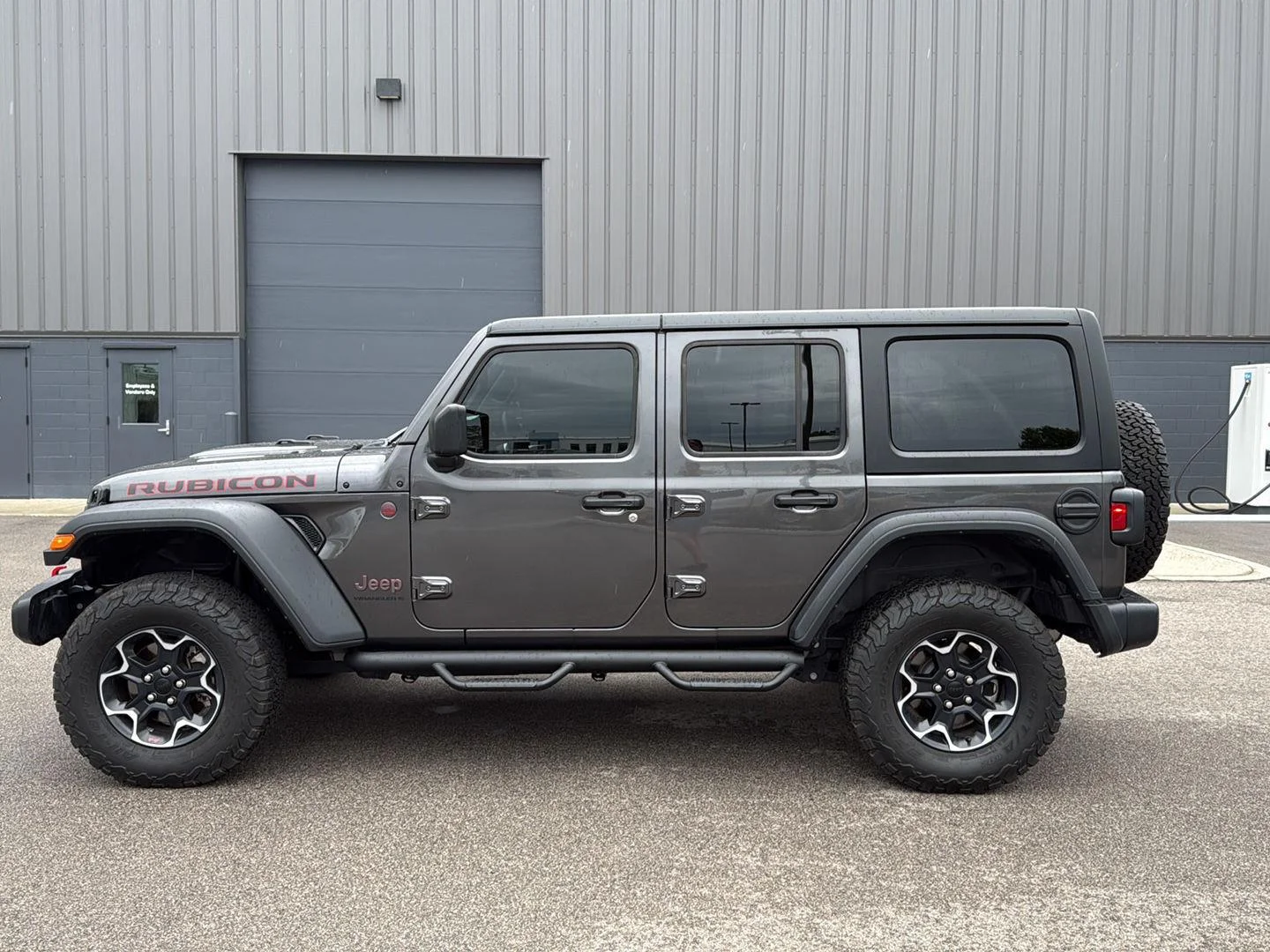 Used 2023 Granite Crystal Metallic Clearcoat Jeep Rubicon image 6