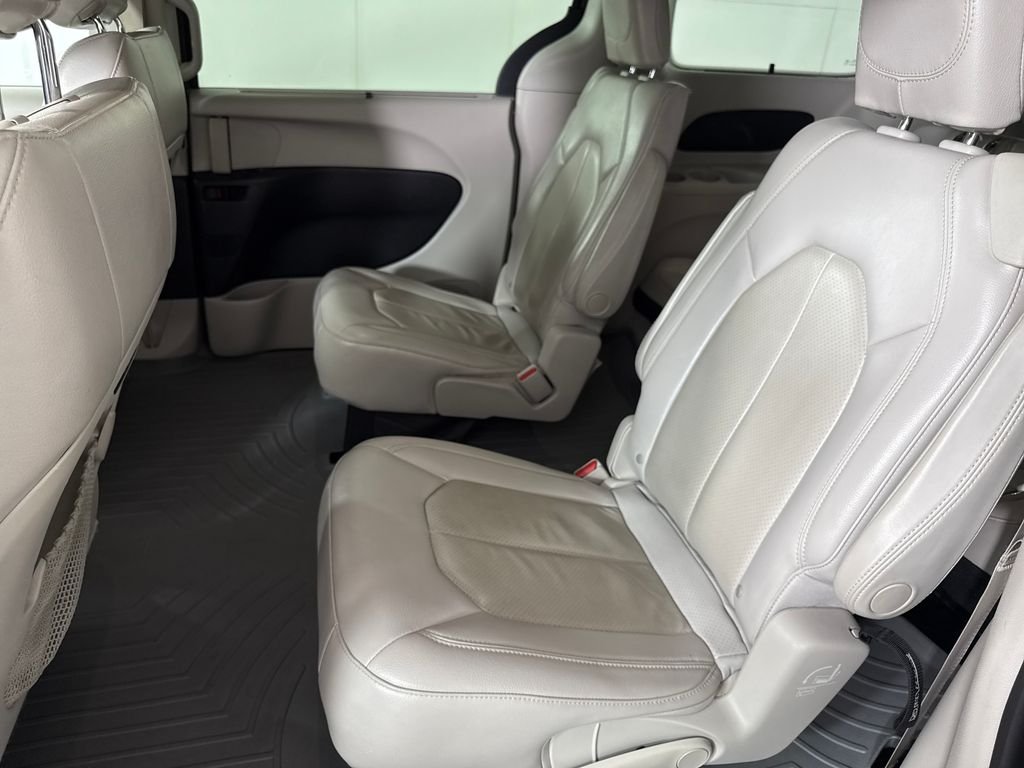 2021 Chrysler Pacifica Touring L - Photo 12