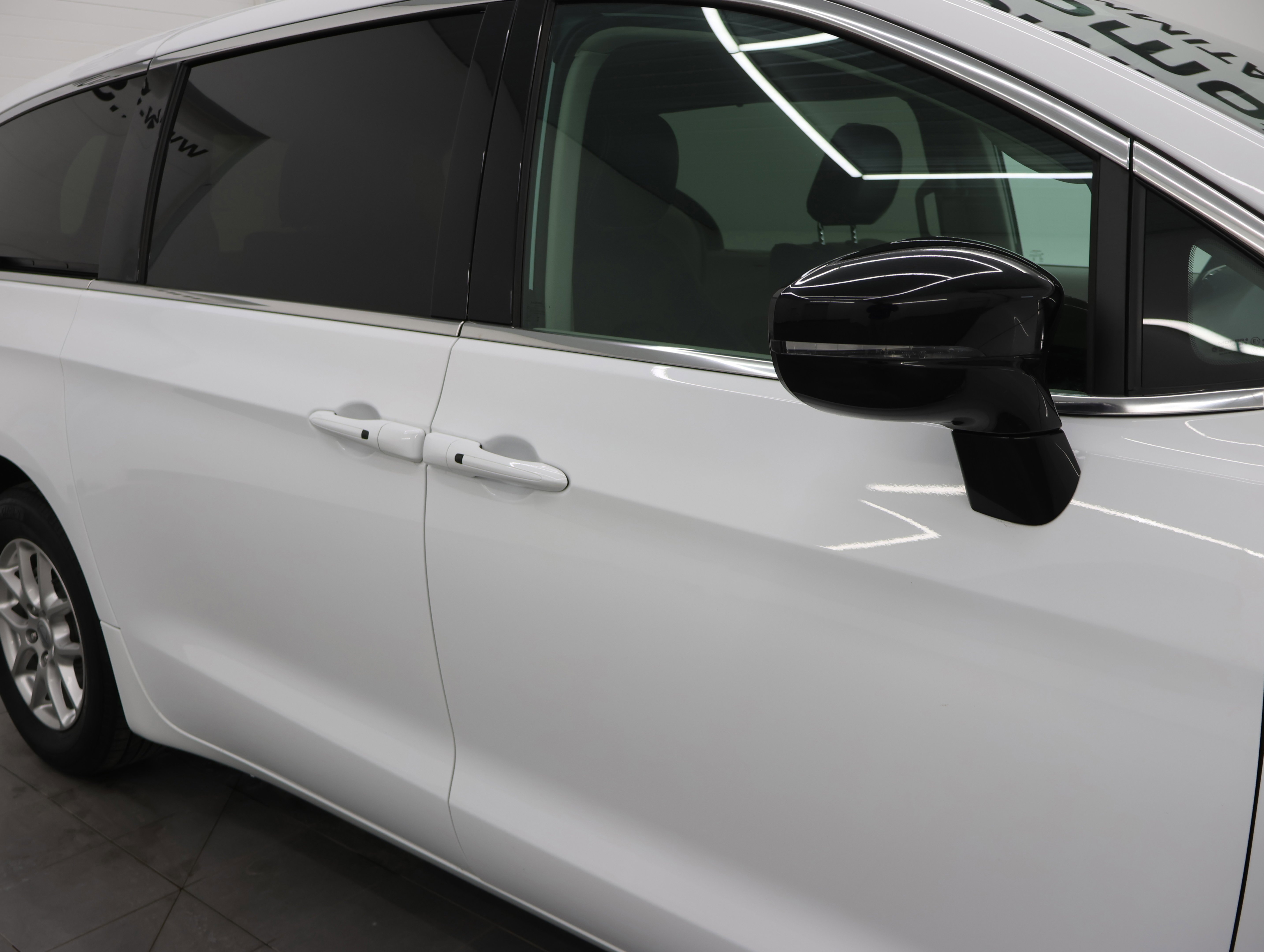 Used 2024 Bright White Clearcoat Chrysler Touring L: TOURING L-STOW N GO-QUADS-THIRD-ADAPTIVE CRUISE-1 OWNER image 24
