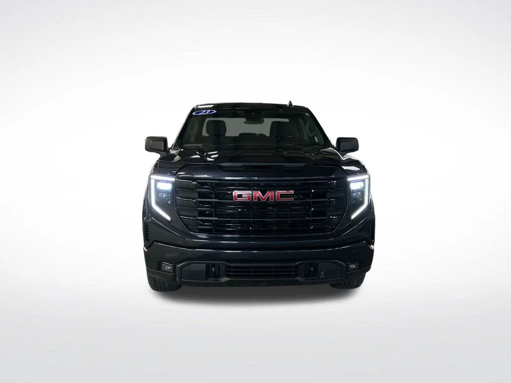 Used 2023 Silver GMC Elevation image 9