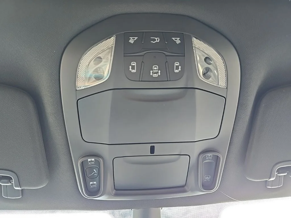 2025 Chrysler Pacifica Select - Photo 15