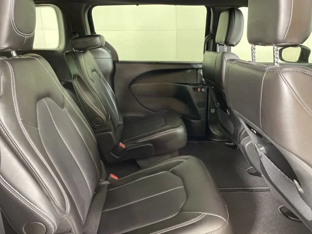2025 Chrysler Pacifica Select - Photo 16