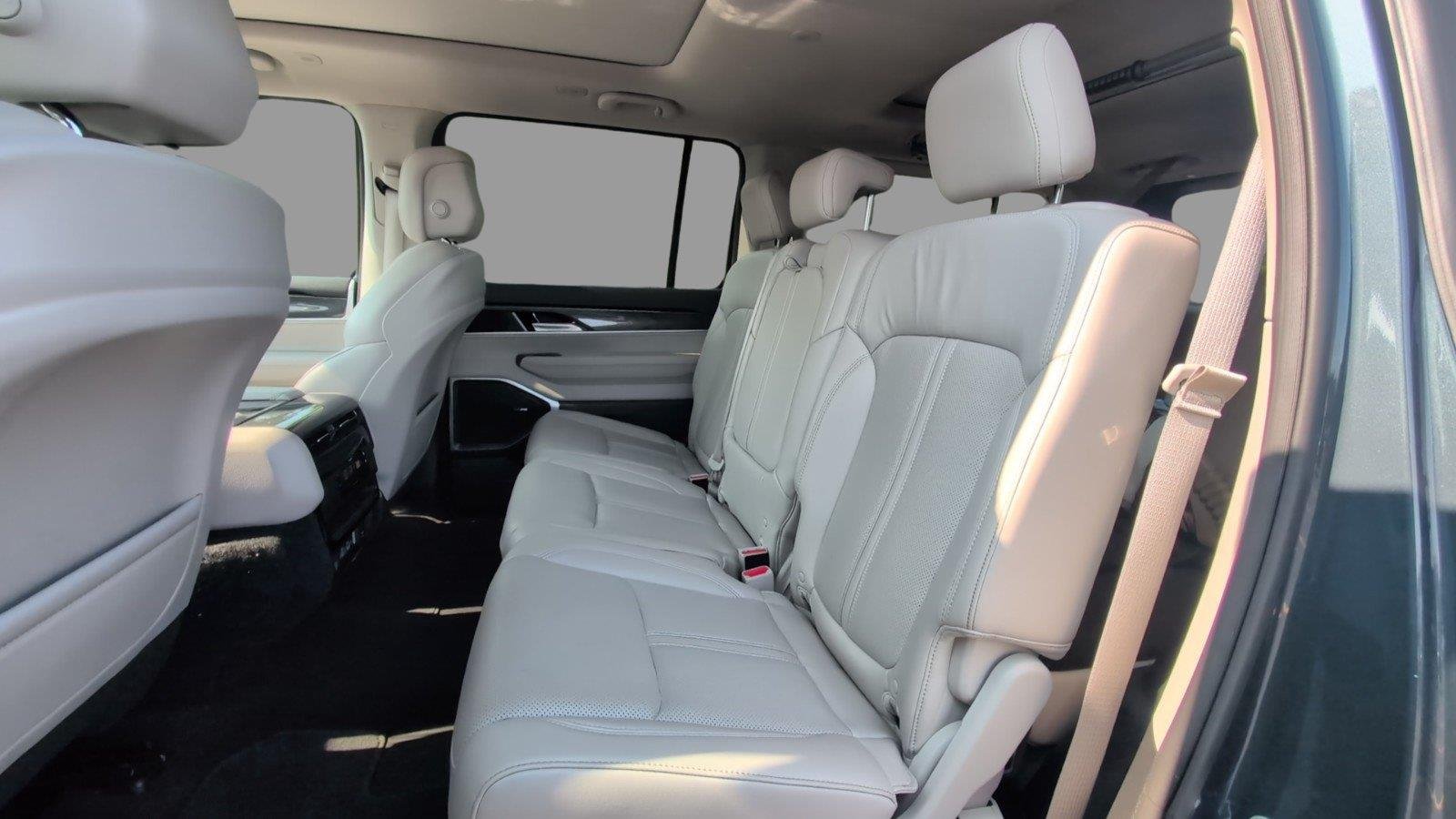 Used 2023 River Rock Jeep Base image 36
