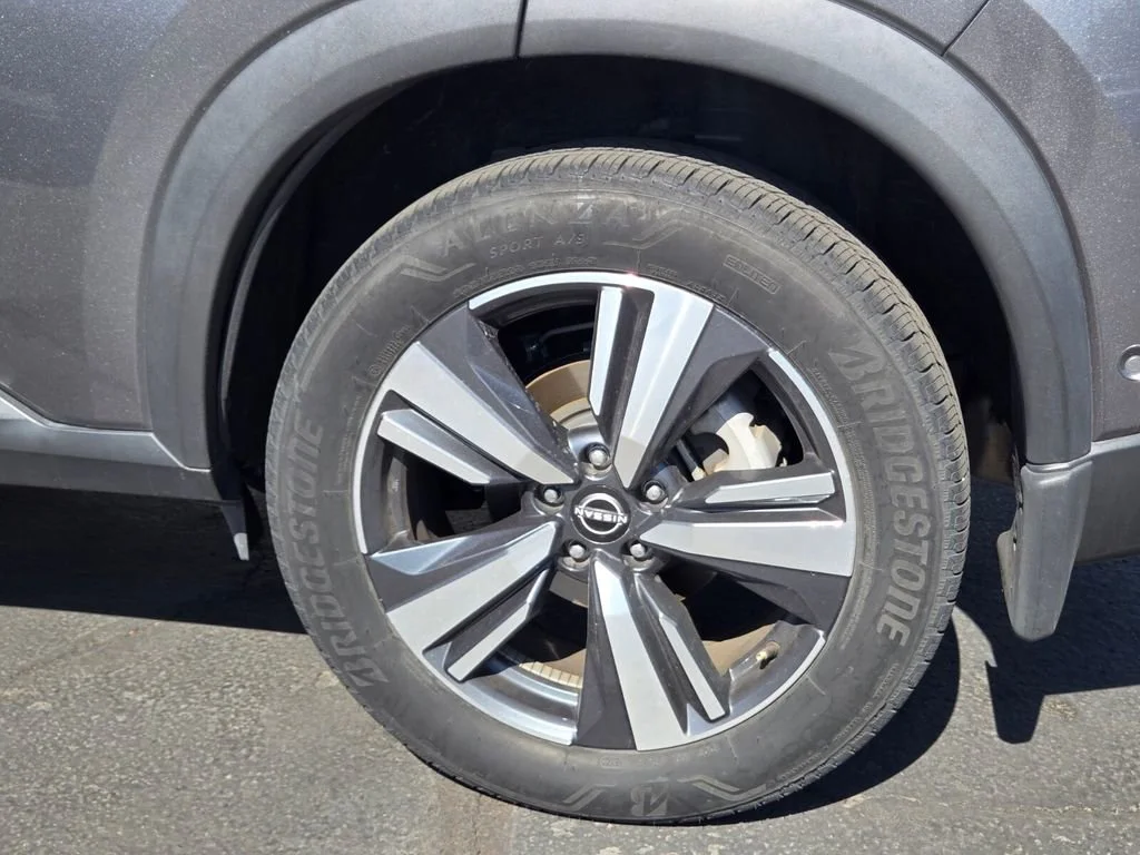 Used 2023 Gun Metallic Nissan SL image 3