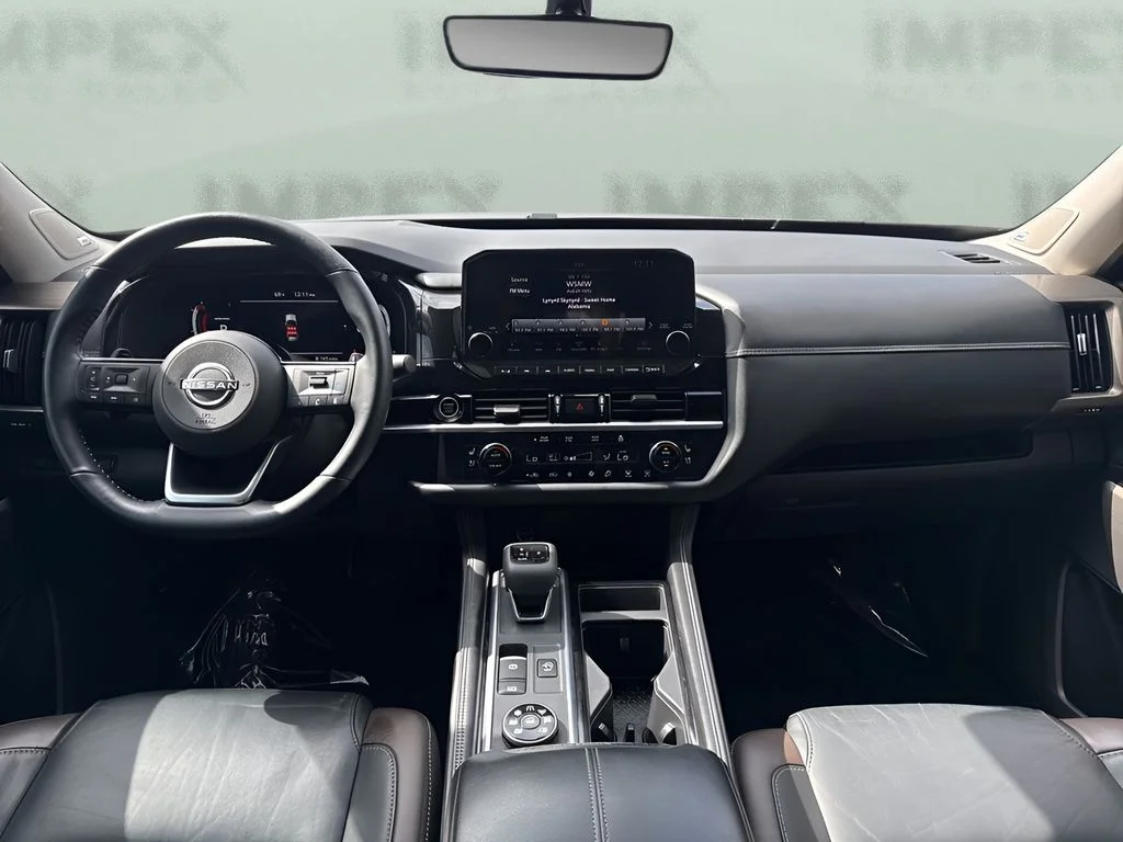 Used 2023 Black Nissan Platinum image 14
