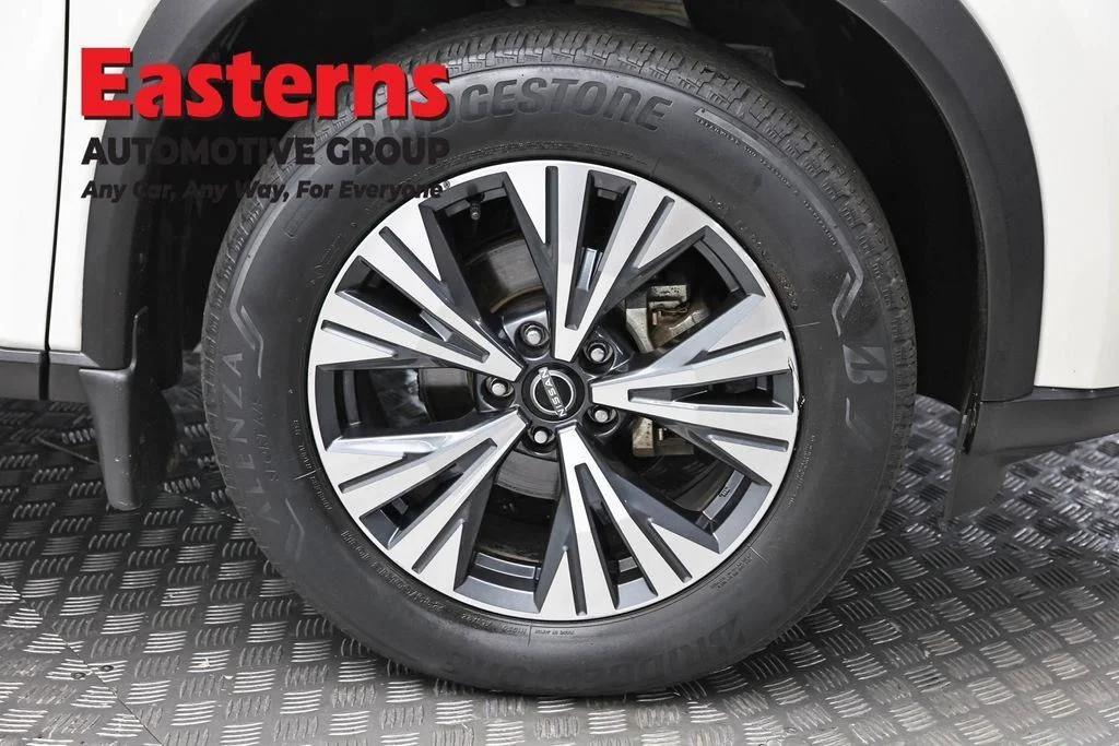 Used 2023 White Nissan SV image 33