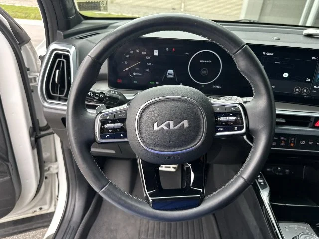 Used 2025 White Kia SX Prestige image 15