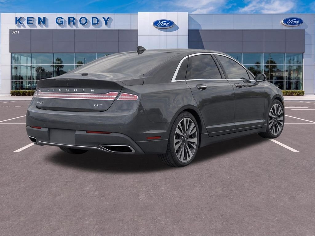 Used 2017 Gray Lincoln Reserve image 5