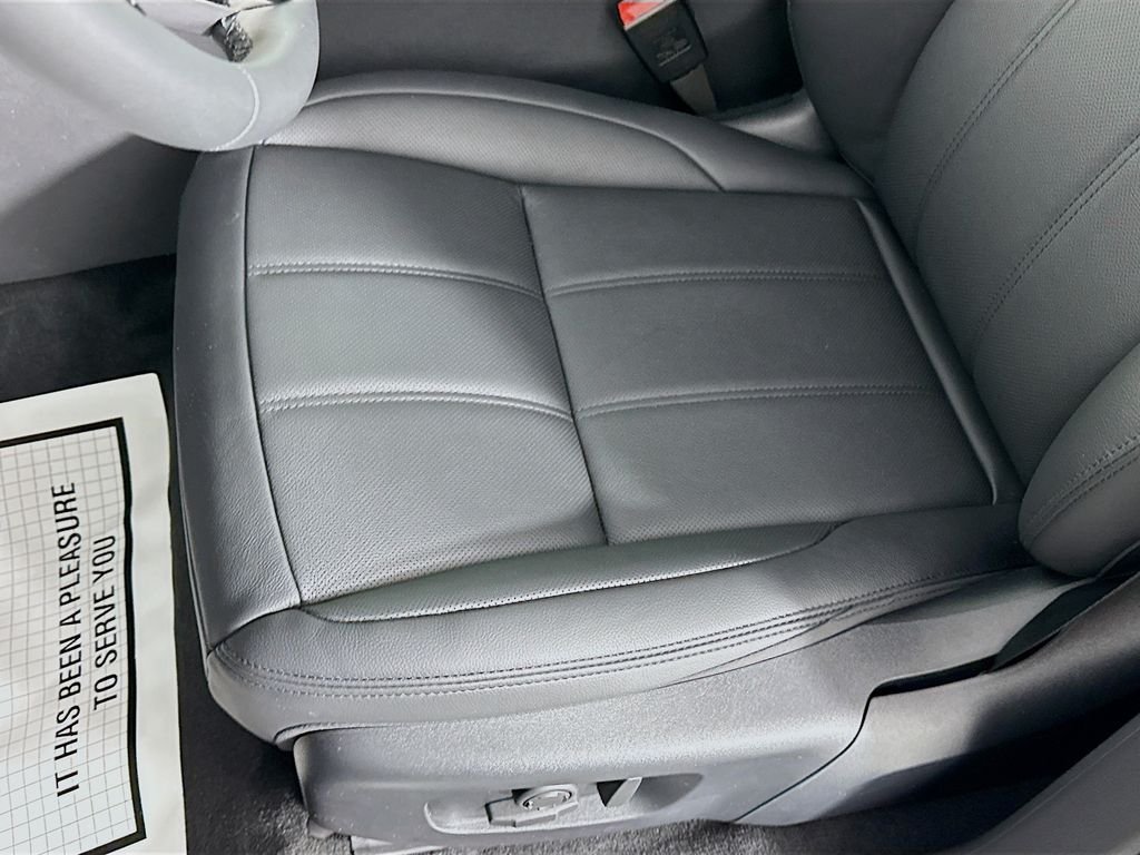 New 2025 Santorini Black Land Rover Dynamic image 18