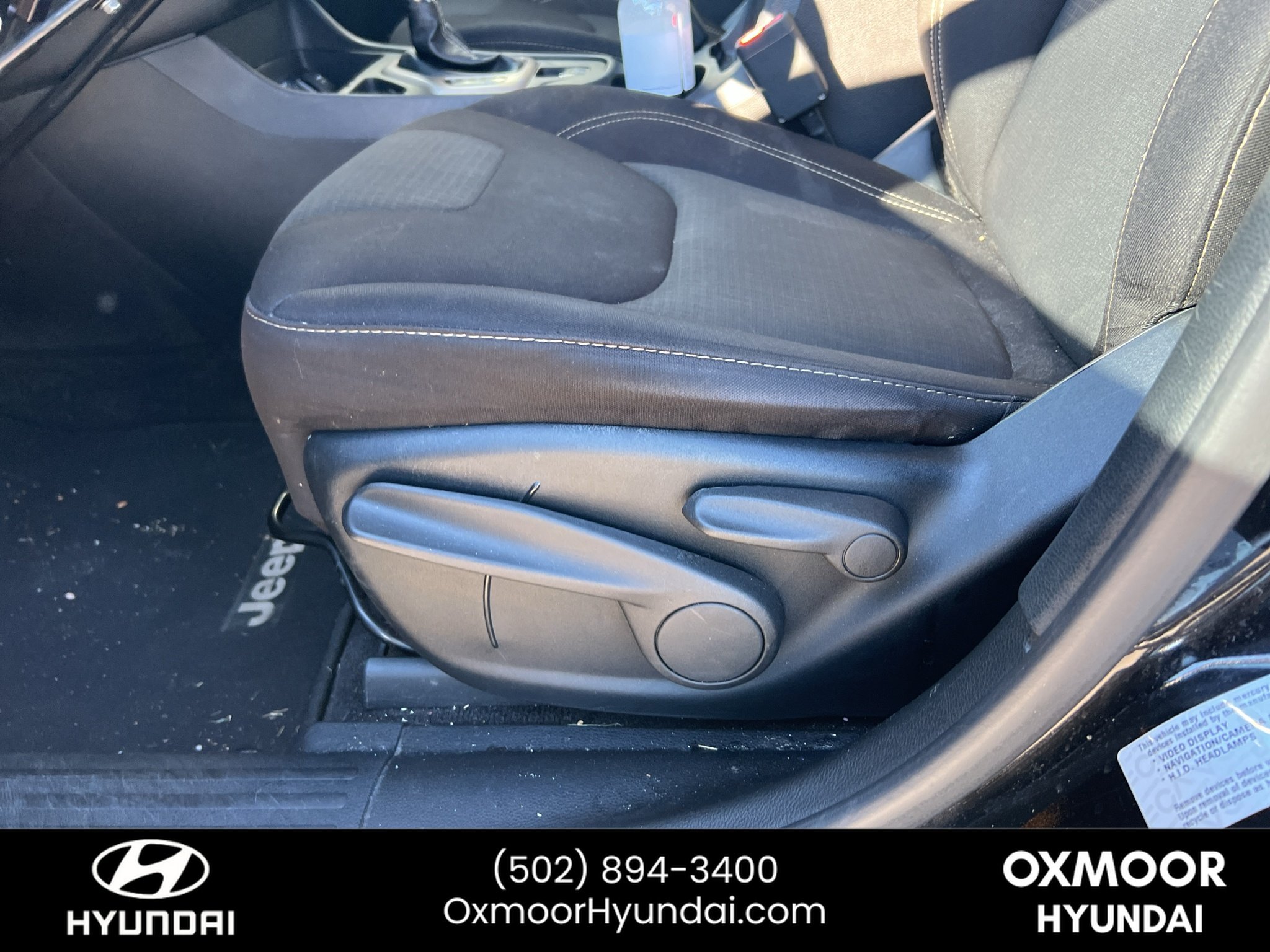 Used 2017 Diamond Black Crystal Pearlcoat Jeep Latitude image 7