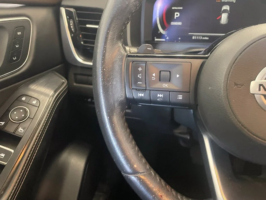 Used 2021 Red Nissan Platinum image 13