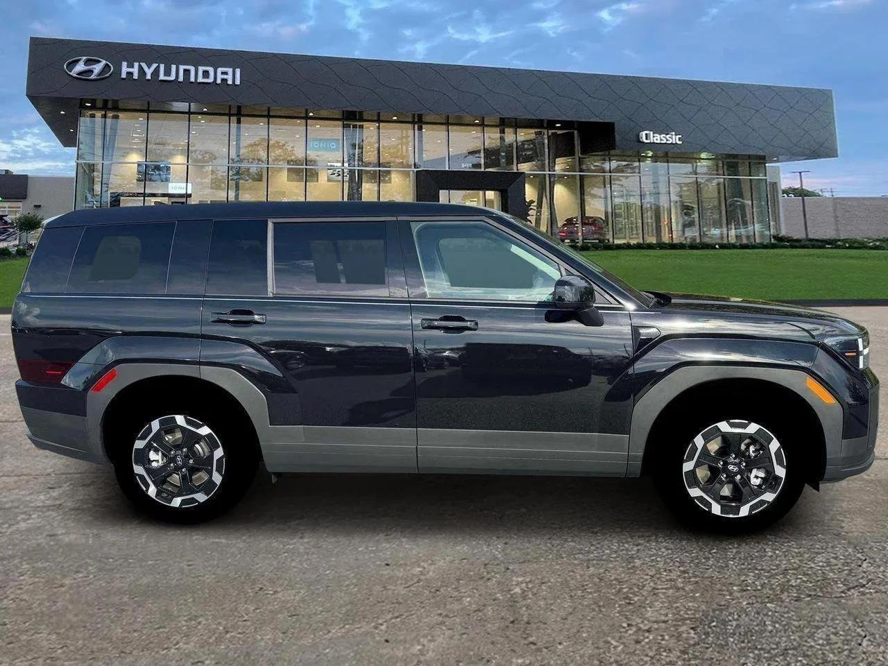 New 2026 Phantom Black Hyundai SE image 9
