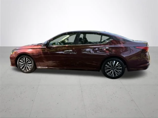 Used 2024 Red Nissan 2.5 SV image 9