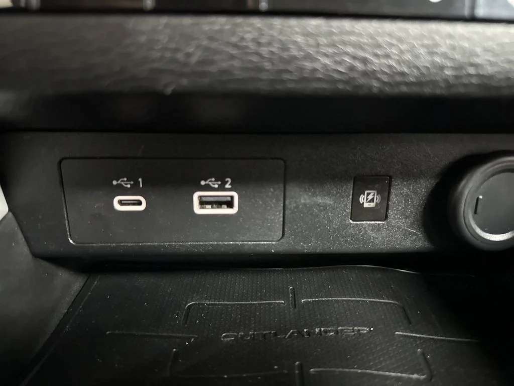 Used 2022  Mitsubishi SEL image 34