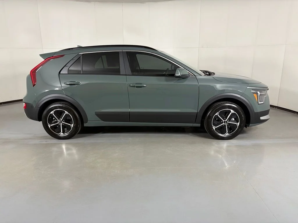 New 2026 Cityscape Green Kia EX image 9