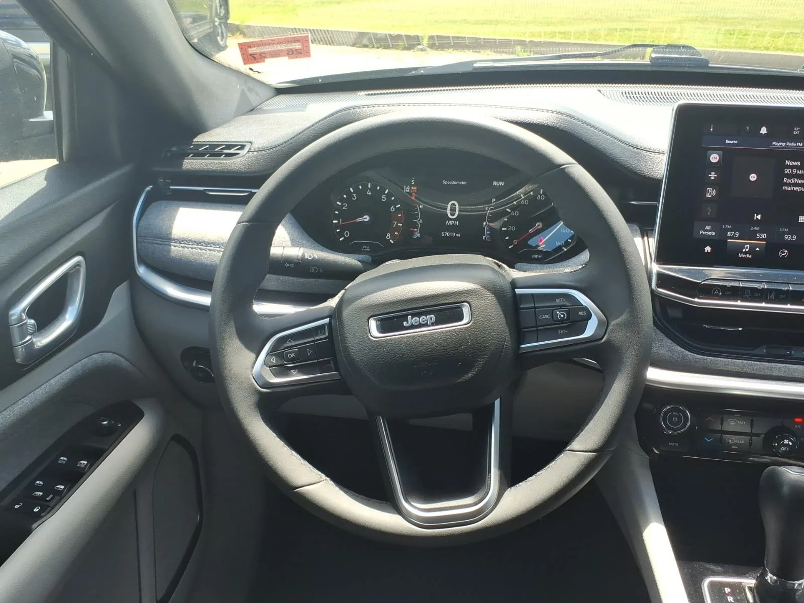 Used 2024 Gray Clearcoat Jeep Latitude image 19