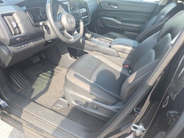 Used 2024 Black Nissan SL image 3