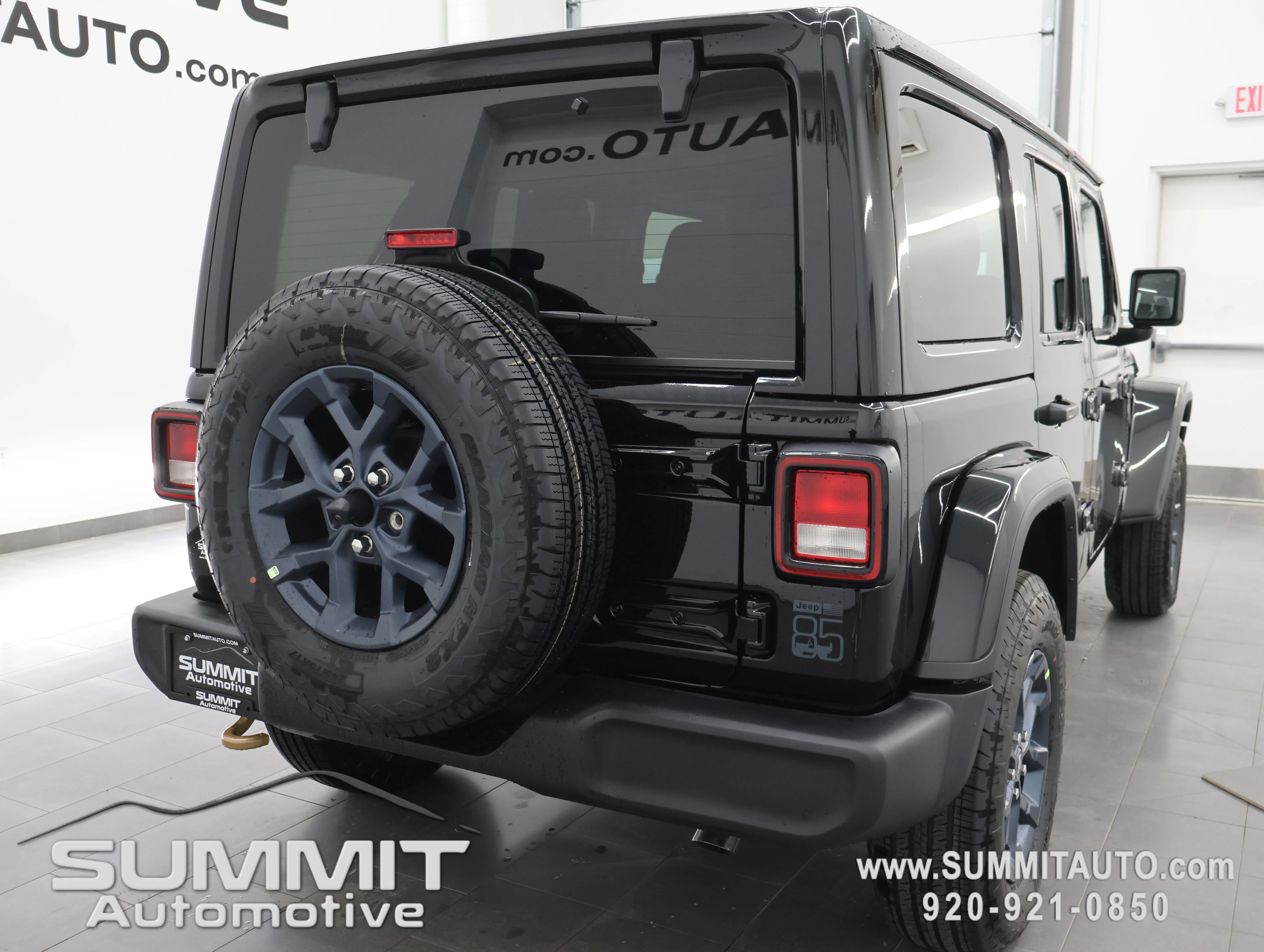 New 2026 Black Clear-Coat Exterior Paint Jeep 85th Anniversary Edition image 4
