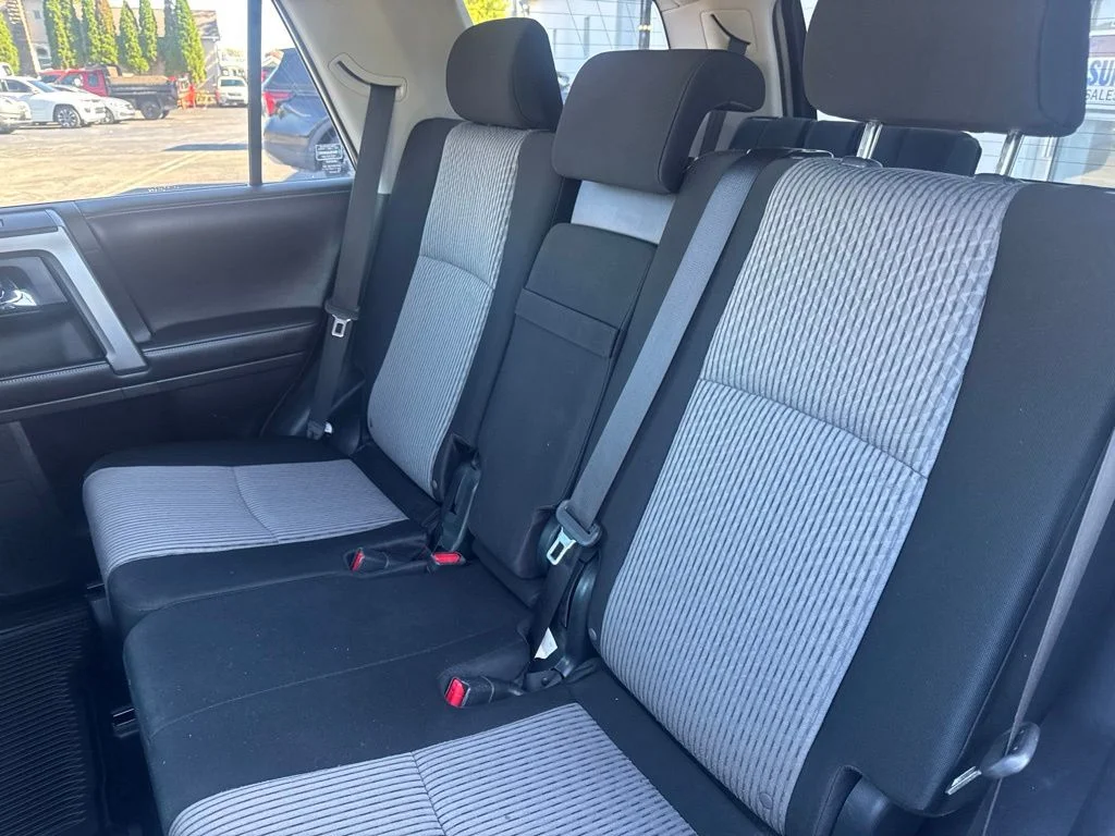 Certified Used 2018 Classic Silver Metallic Toyota SR5 image 29