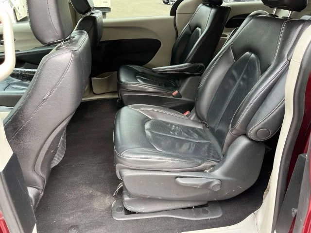 Certified Used 2022 Velvet Chrysler Touring L image 18