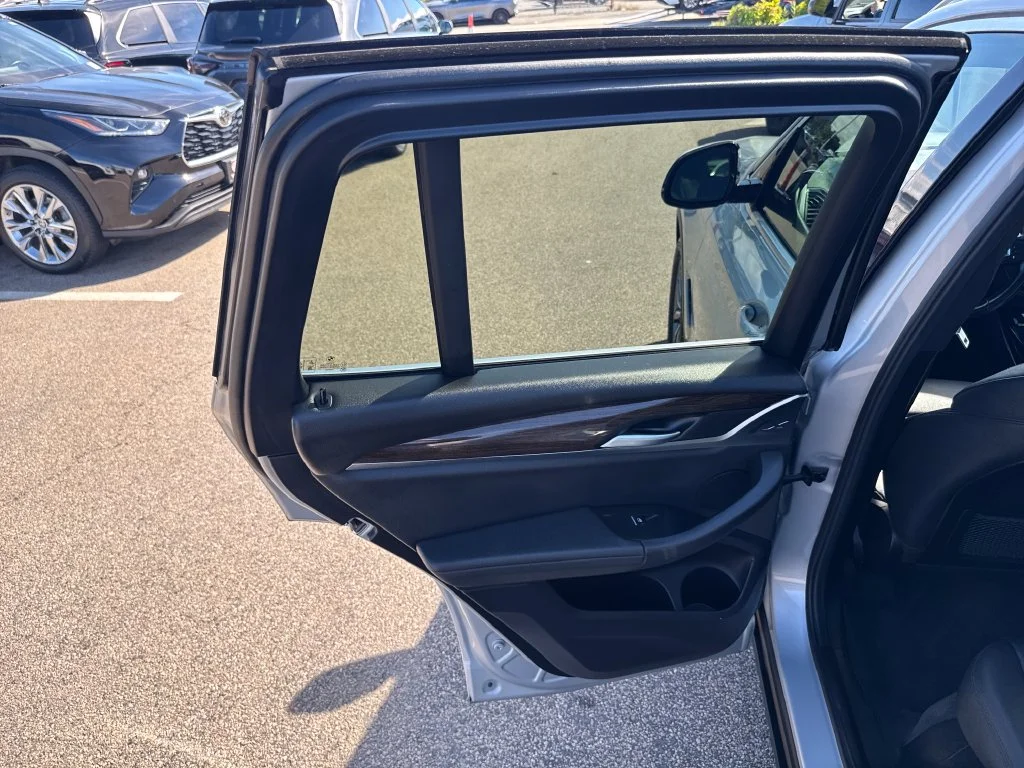 Used 2019 Silver BMW xDrive30i image 39