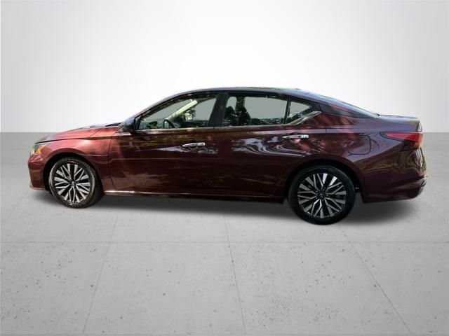 Used 2024 Red Nissan 2.5 SV image 9