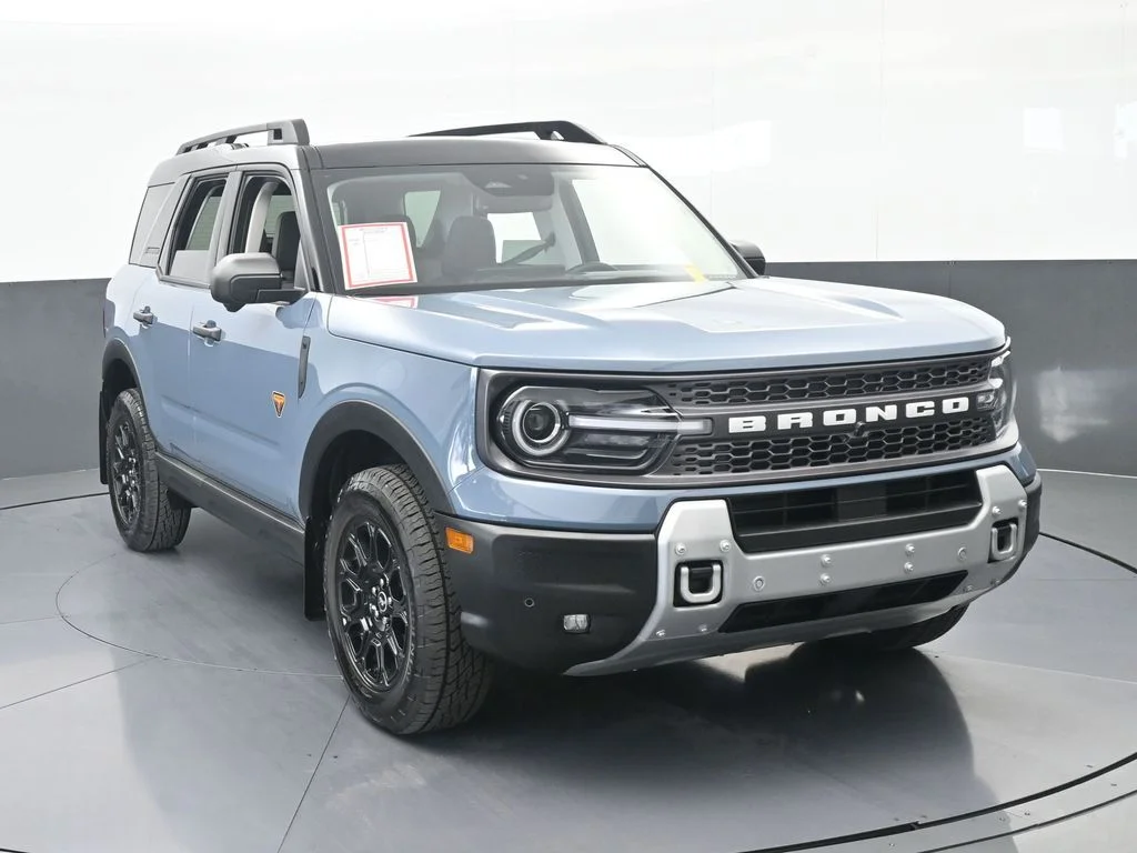 Used 2026 Azure Gray Metallic Ford Badlands image 9