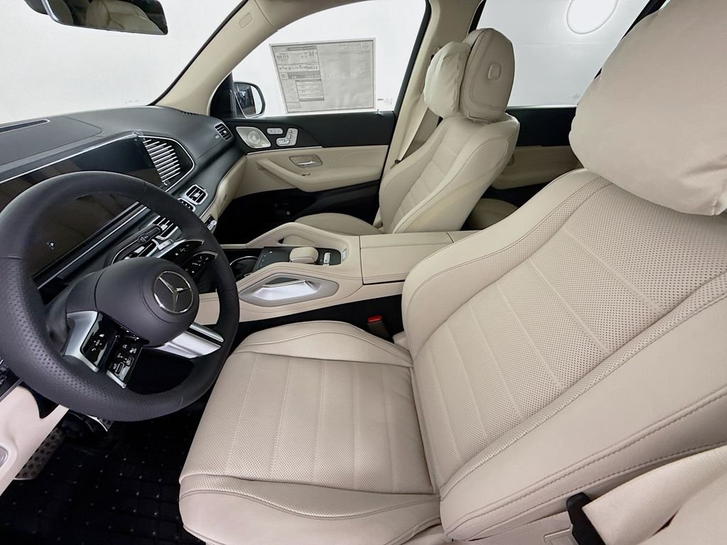 New 2026 MANUFAKTUR Moonlight White Metallic Mercedes-Benz GLS 580 image 5