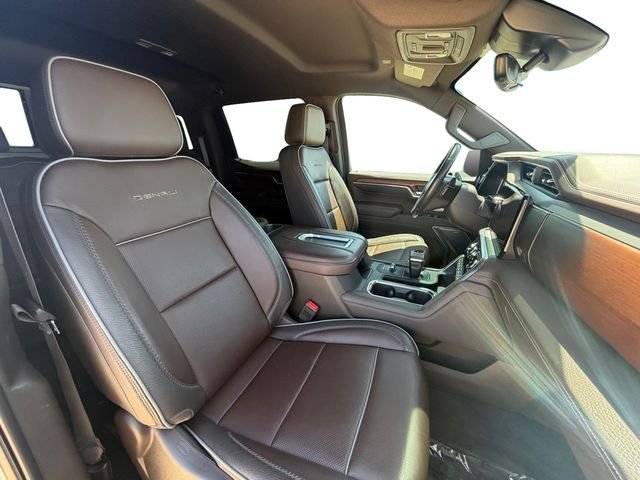 Used 2022 White GMC Denali image 16