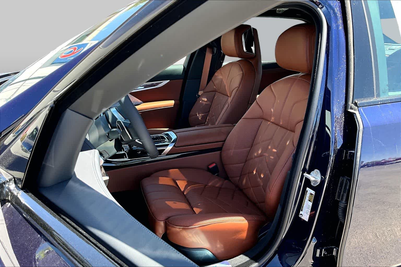 New 2026 Tanzanite Blue II Metallic BMW 740i image 9