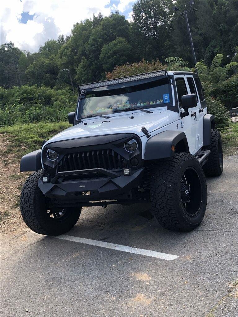 Used 2017 Bright White Clearcoat Jeep Sport image 3