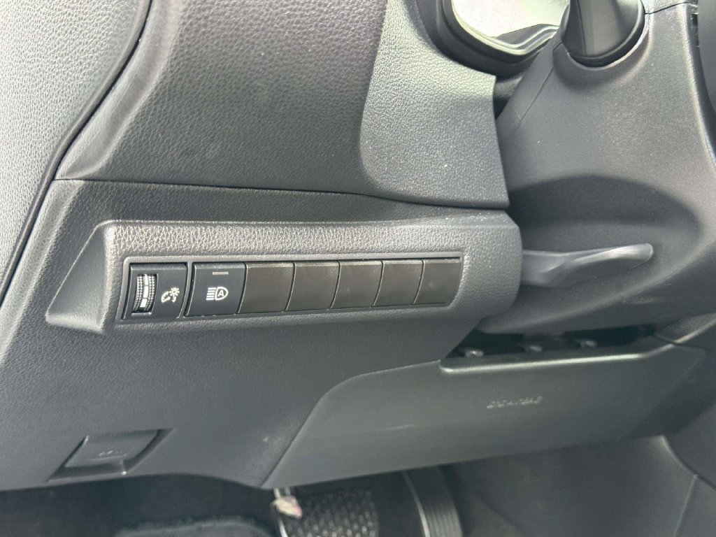 Used 2025 White Toyota LE image 10