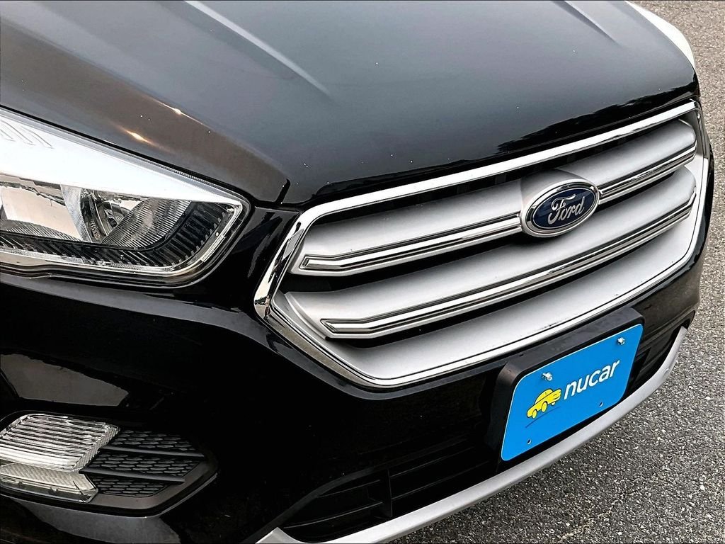 Used 2019 Black Ford SE image 32